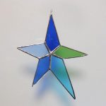 Asymmetrischer Stern grün-blau-türkis