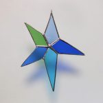 Asymmetrischer Stern grün-blau-türkis